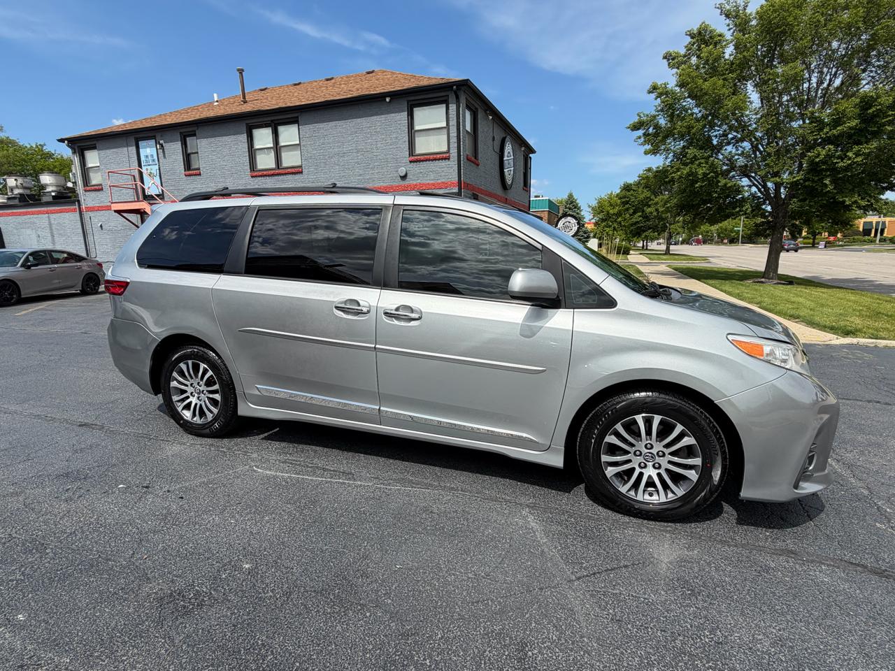 Toyota Sienna XLE Auto Access Seat FWD 7-Passenger (Natl) 2019