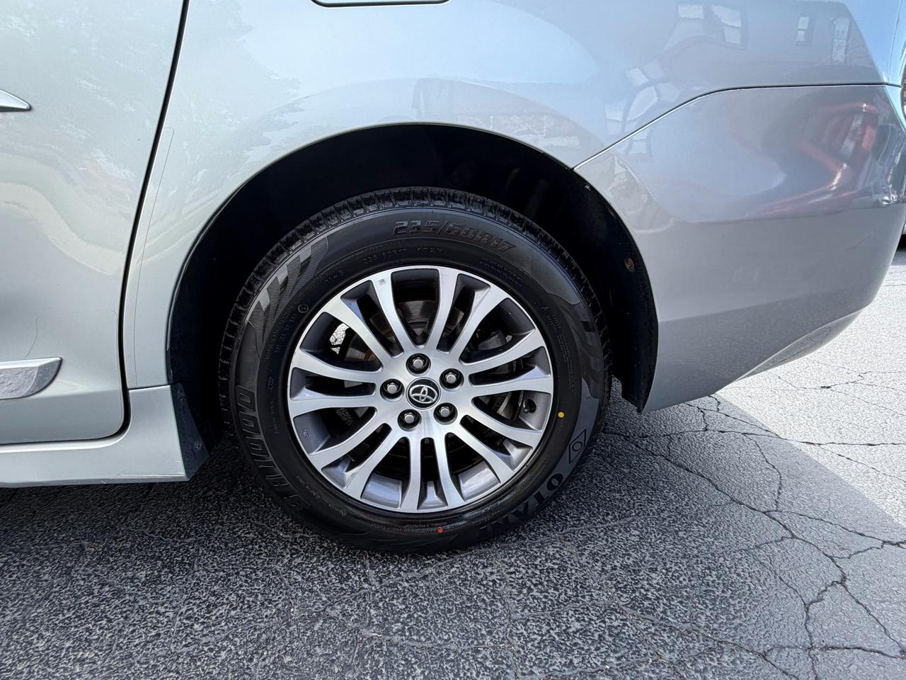 Toyota Sienna XLE Auto Access Seat FWD 7-Passenger (Natl) 2019