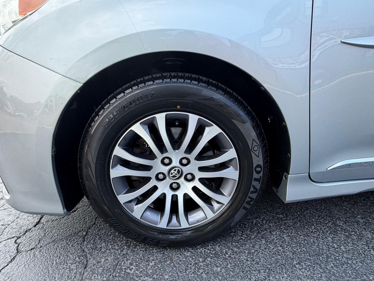 Toyota Sienna XLE Auto Access Seat FWD 7-Passenger (Natl) 2019