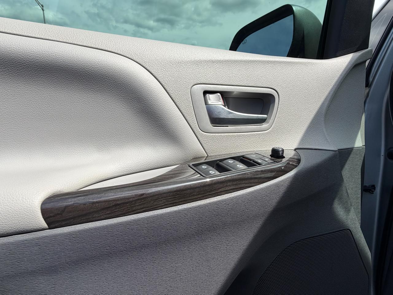 Toyota Sienna XLE Auto Access Seat FWD 7-Passenger (Natl) 2019