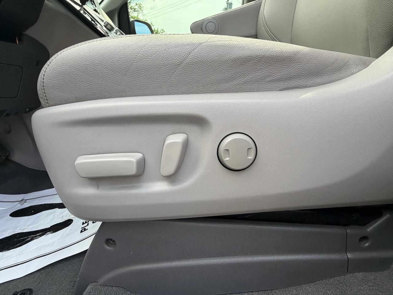 Toyota Sienna XLE Auto Access Seat FWD 7-Passenger (Natl) 2019