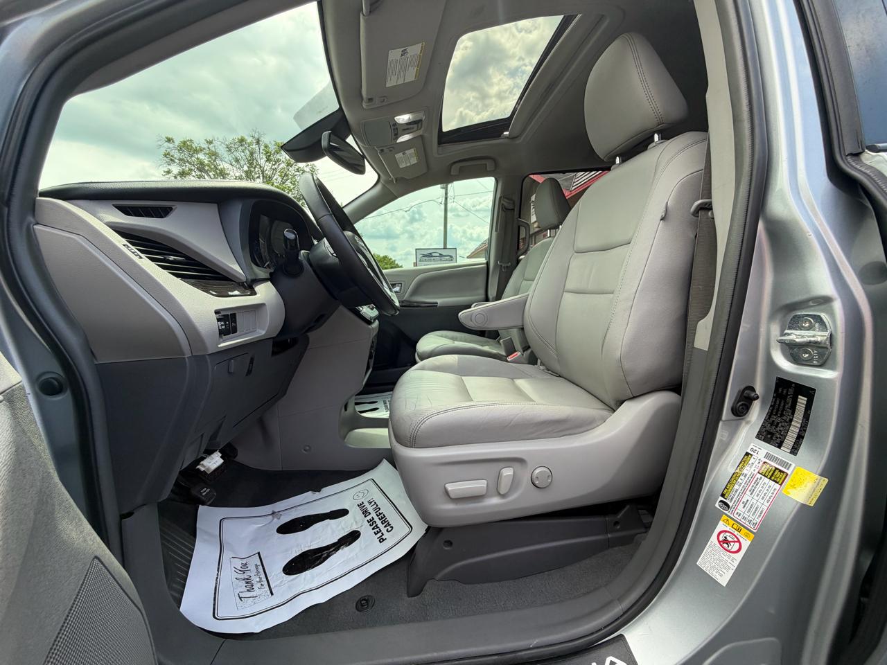 Toyota Sienna XLE Auto Access Seat FWD 7-Passenger (Natl) 2019