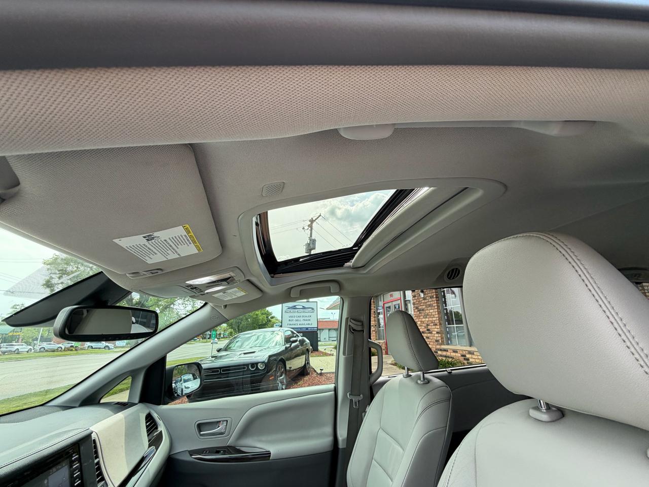 Toyota Sienna XLE Auto Access Seat FWD 7-Passenger (Natl) 2019