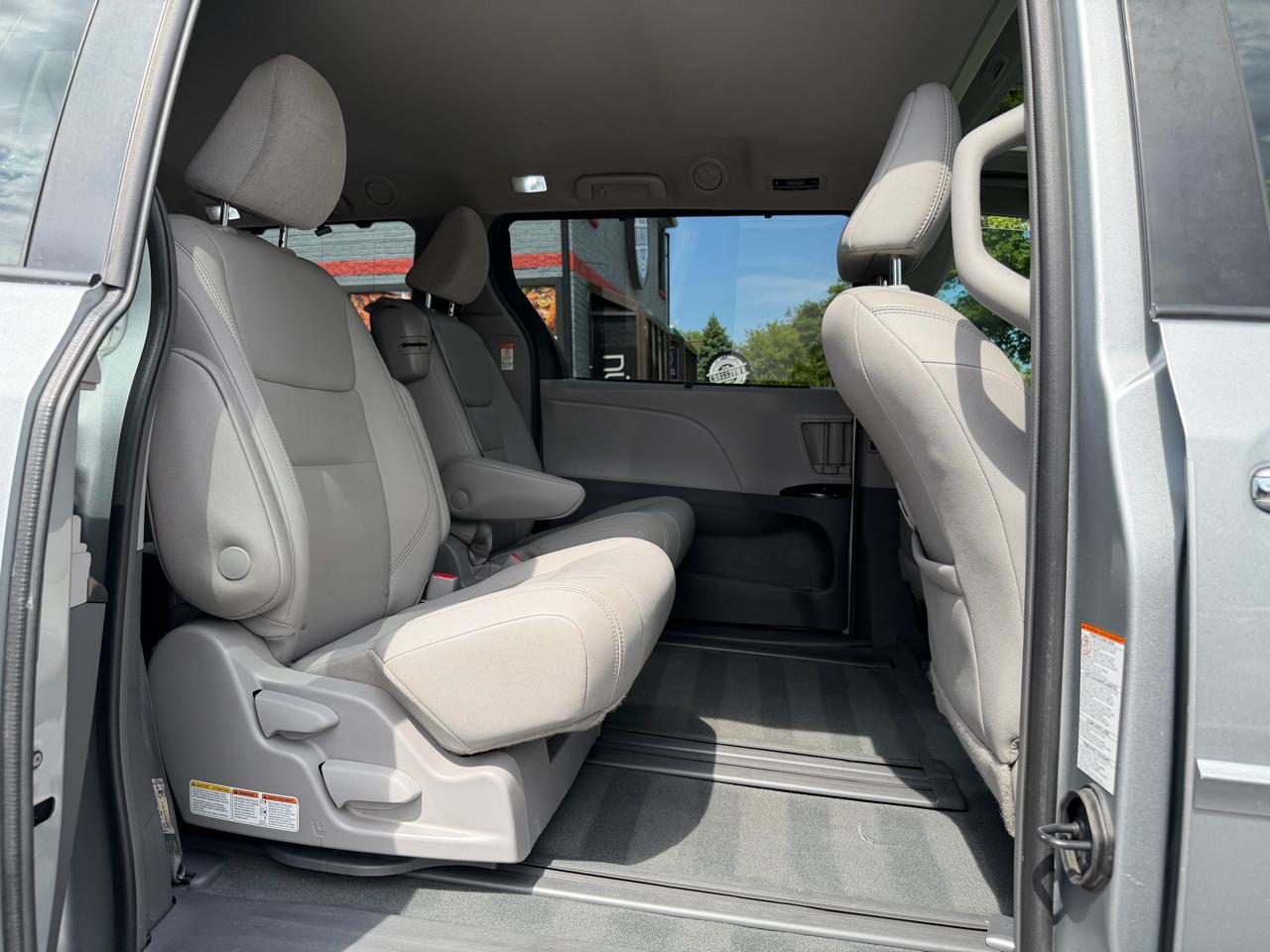 Toyota Sienna XLE Auto Access Seat FWD 7-Passenger (Natl) 2019