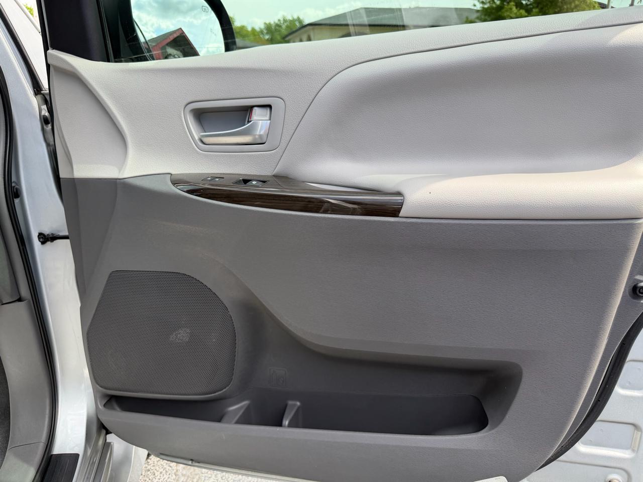 Toyota Sienna XLE Auto Access Seat FWD 7-Passenger (Natl) 2019