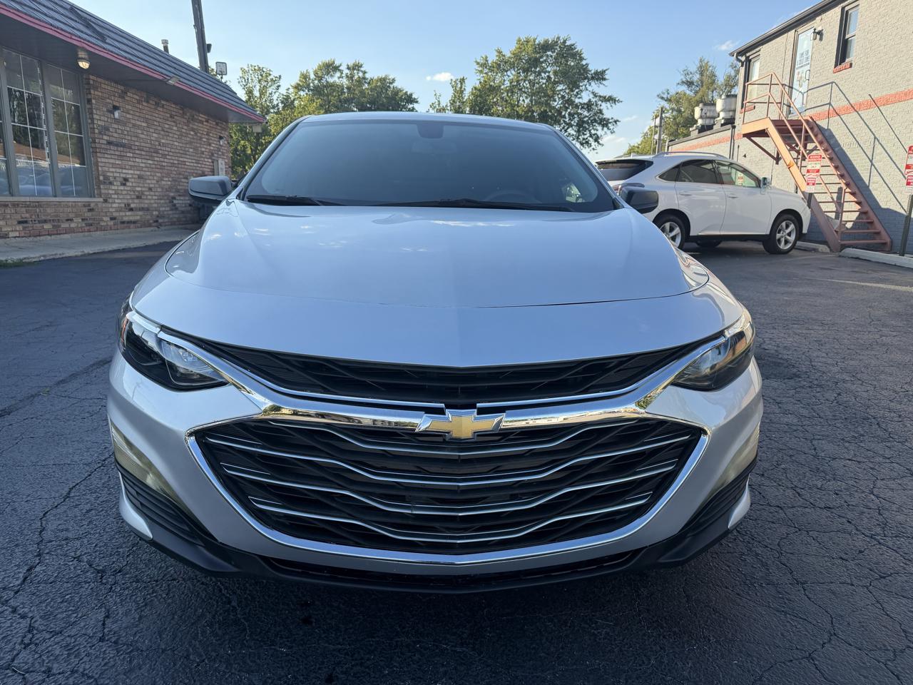 Chevrolet Malibu photo 2