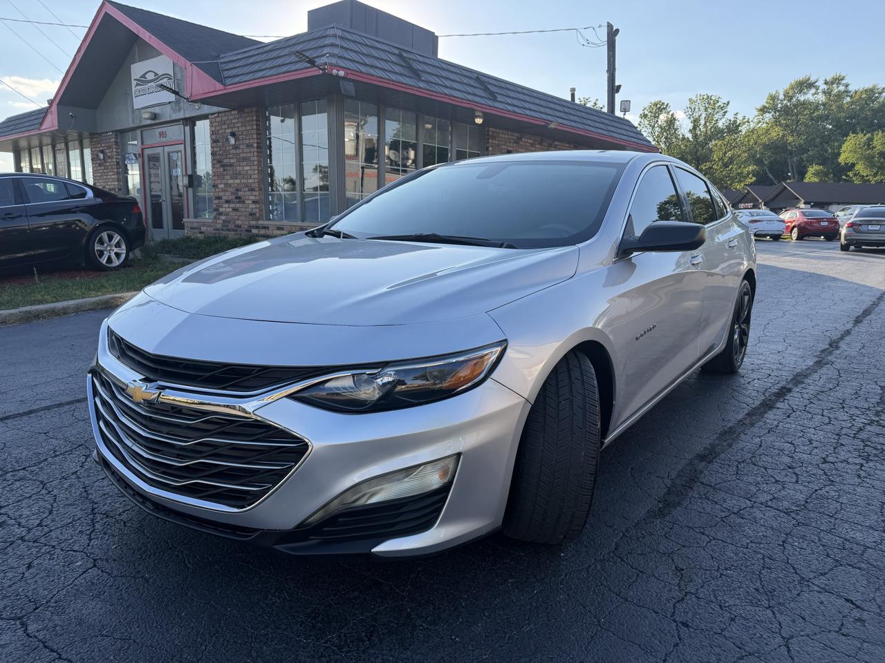 Chevrolet Malibu photo 3