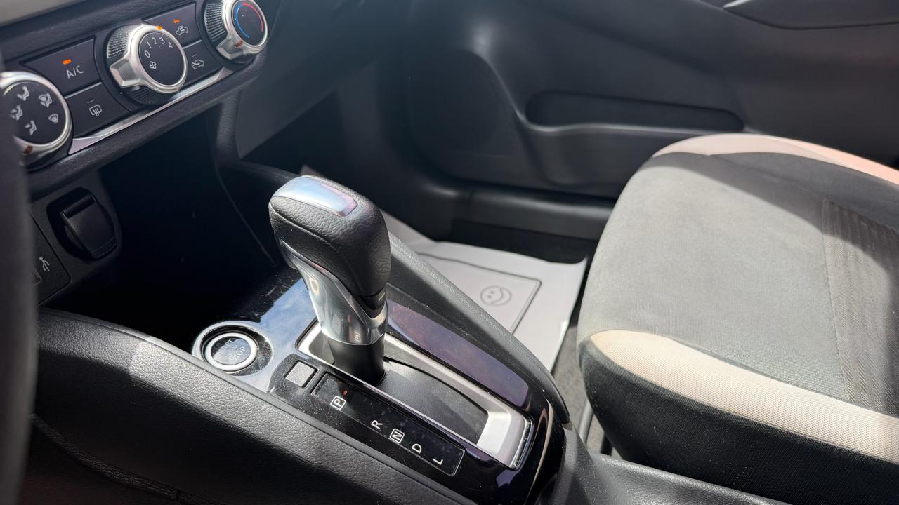 Nissan Versa SV CVT 2020