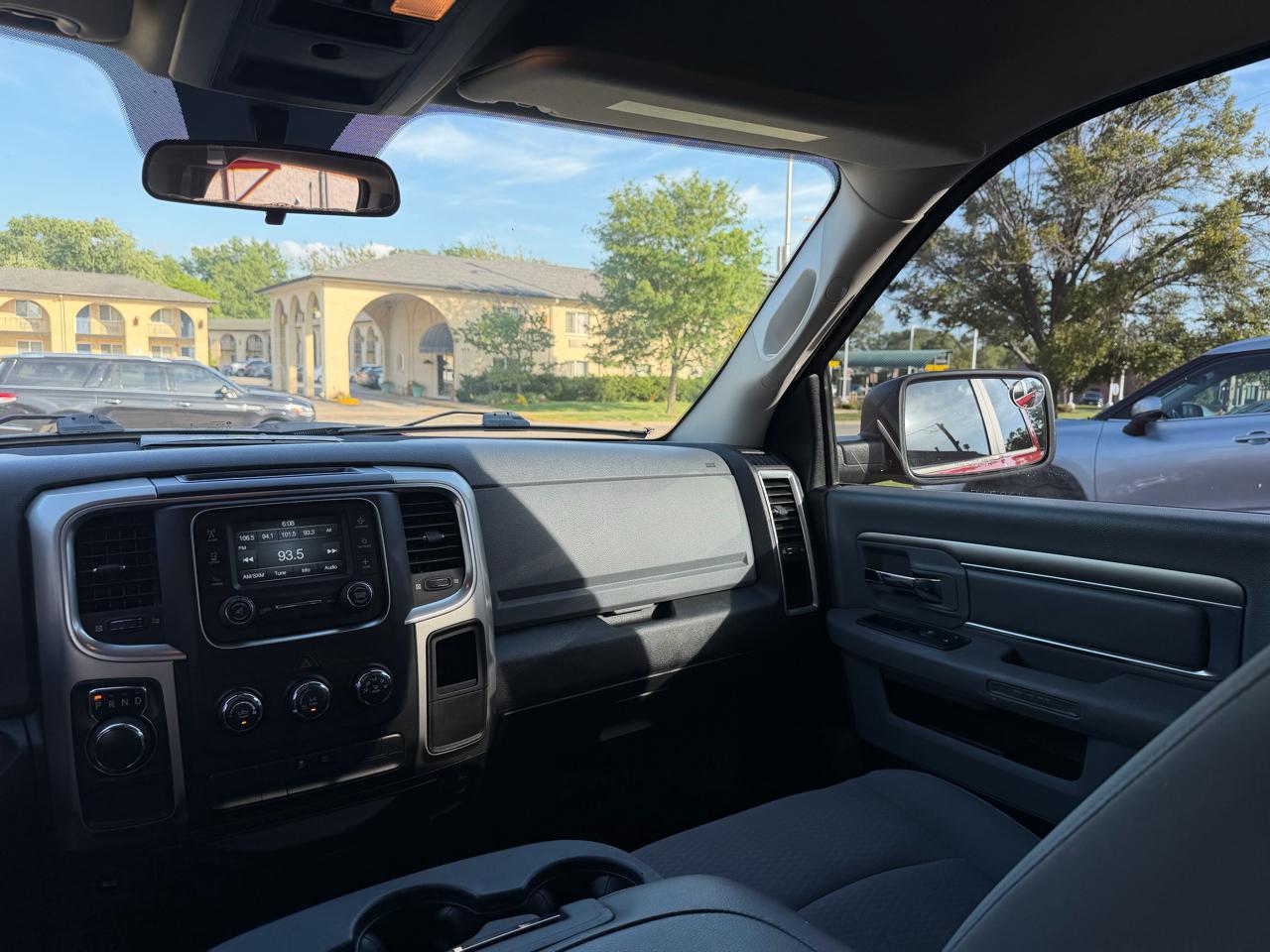 RAM 1500 Classic SLT 4x2 Crew Cab 6'4" Box 2020