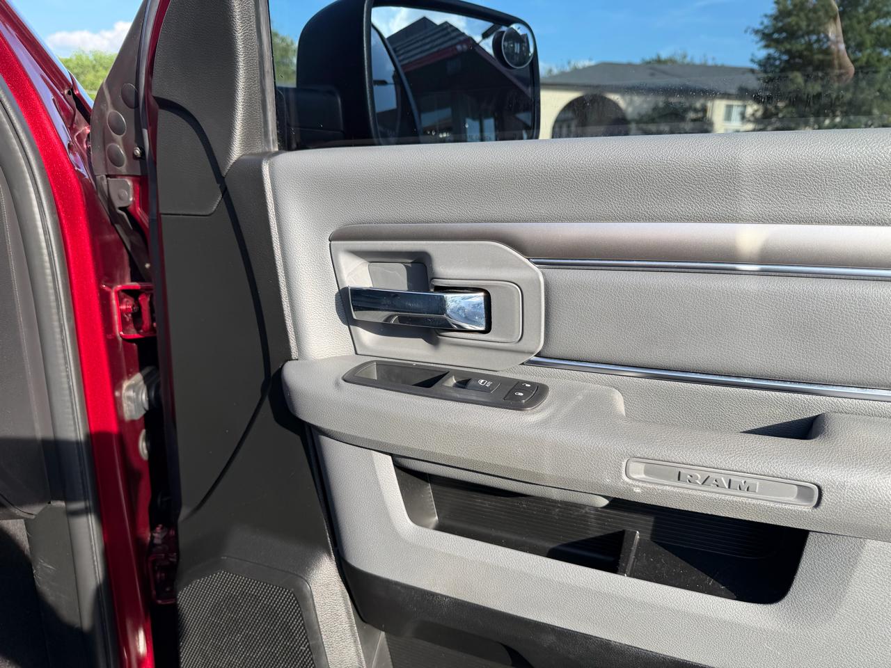 RAM 1500 Classic SLT 4x2 Crew Cab 6'4" Box 2020
