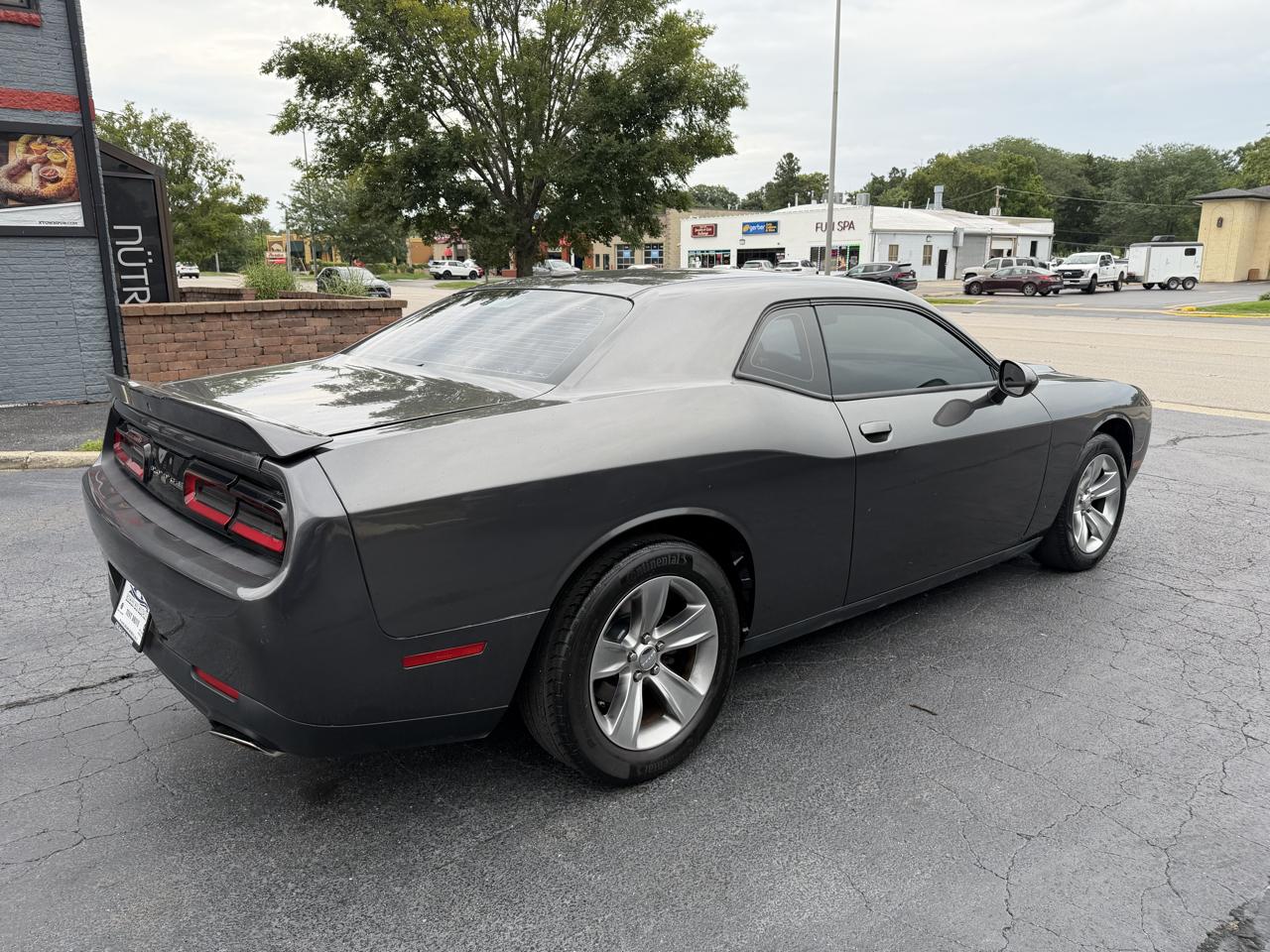 Dodge Challenger SXT RWD 2020
