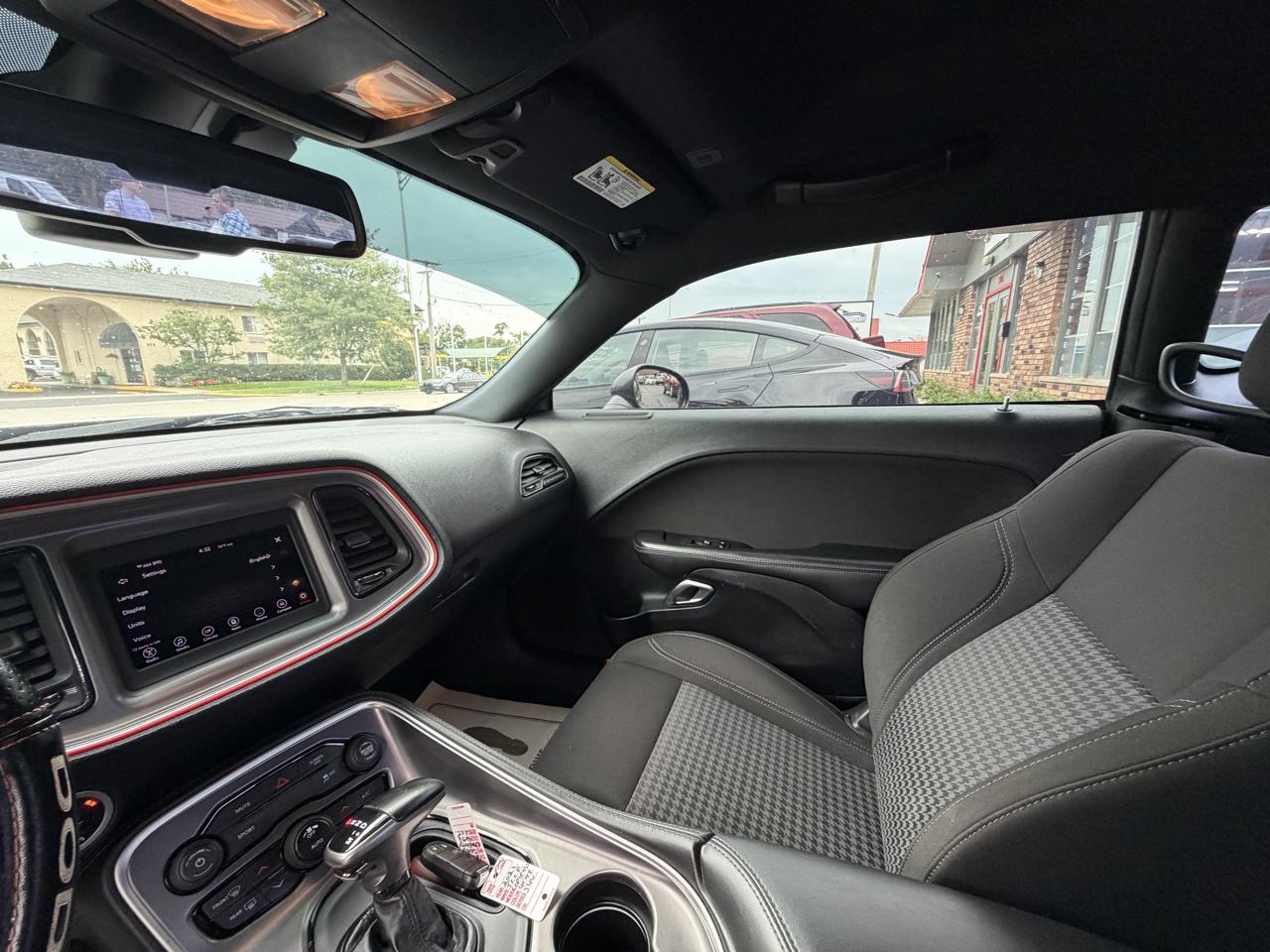 Dodge Challenger SXT RWD 2020