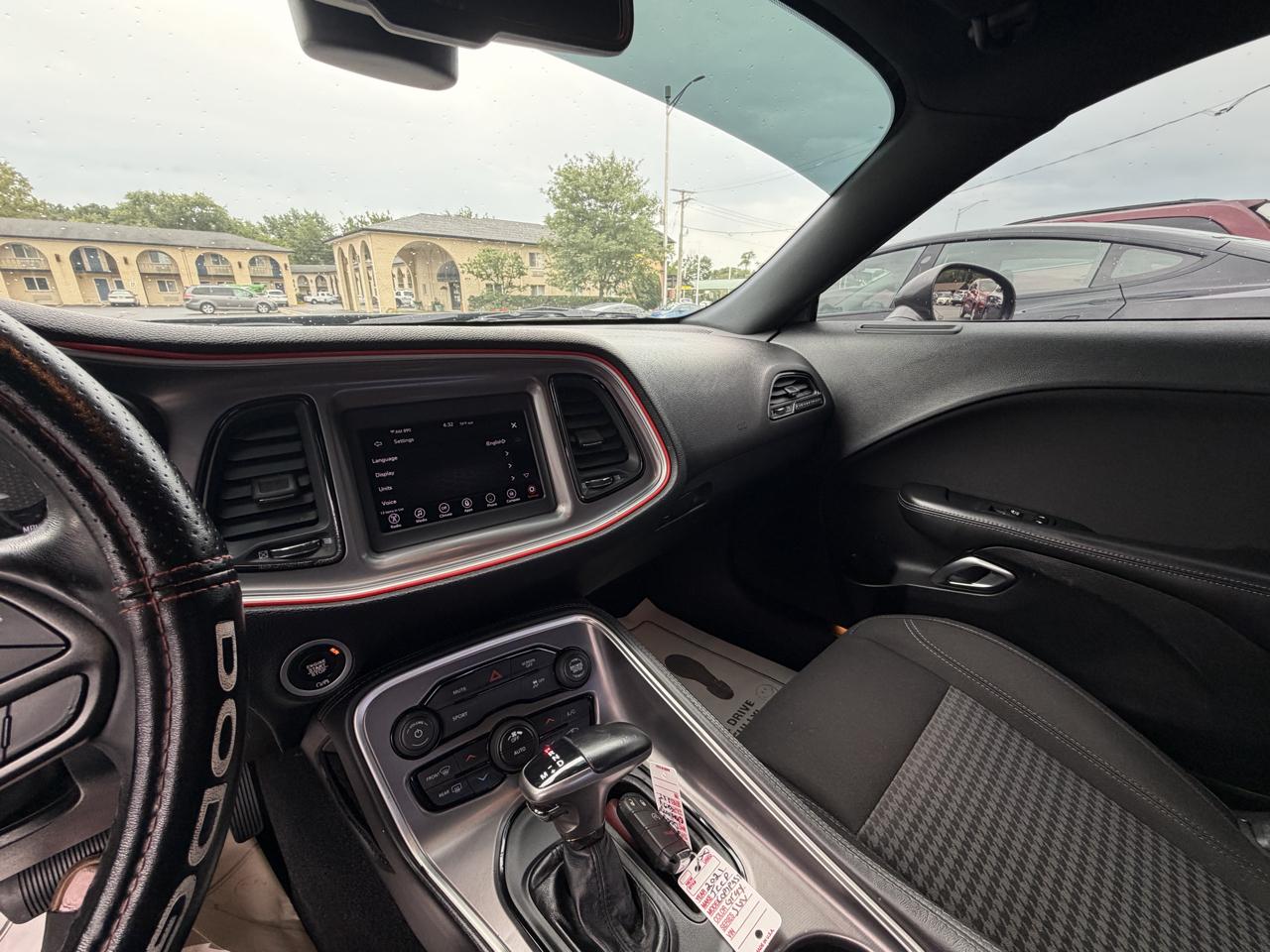Dodge Challenger SXT RWD 2020