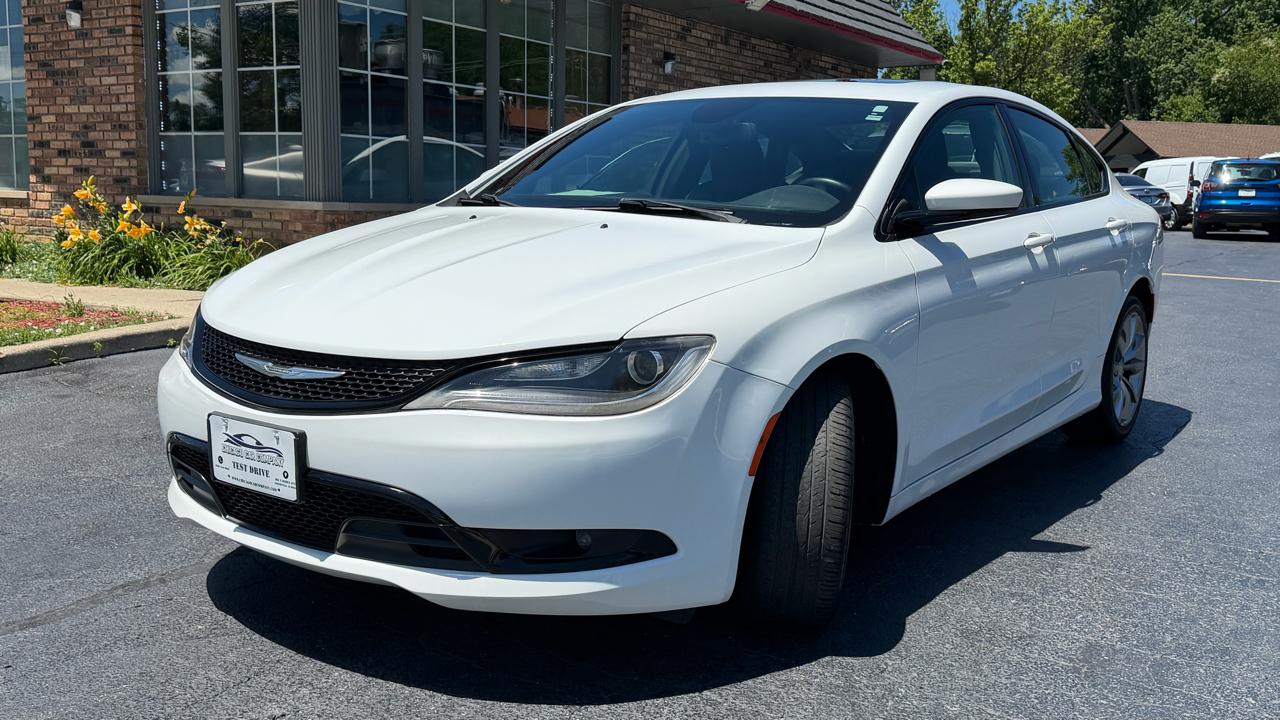 Chrysler 200 4dr Sdn S FWD 2015