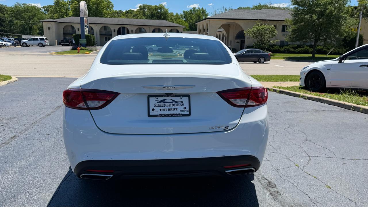 Chrysler 200 4dr Sdn S FWD 2015