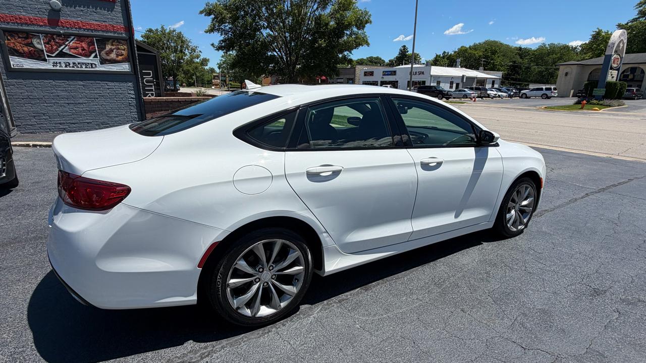 Chrysler 200 4dr Sdn S FWD 2015