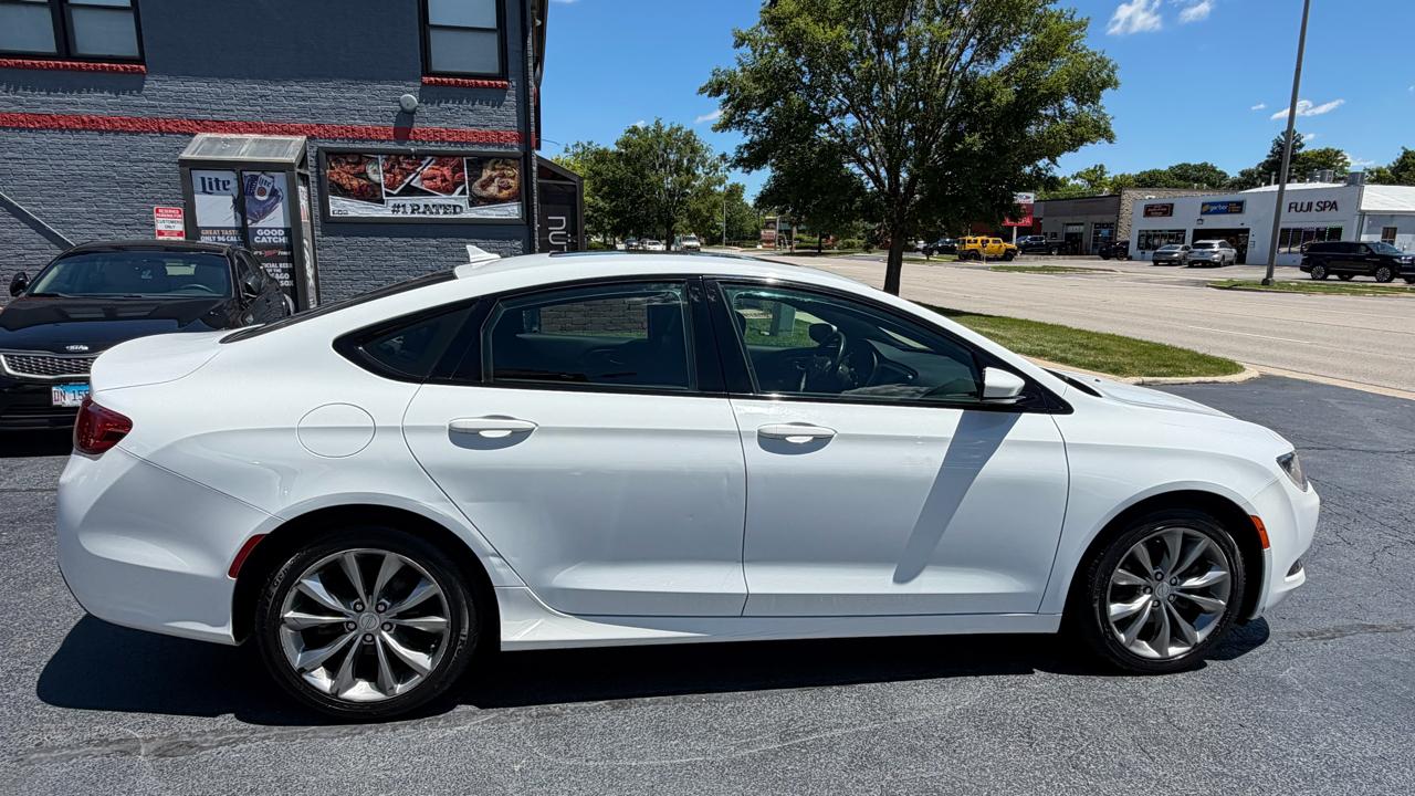 Chrysler 200 4dr Sdn S FWD 2015