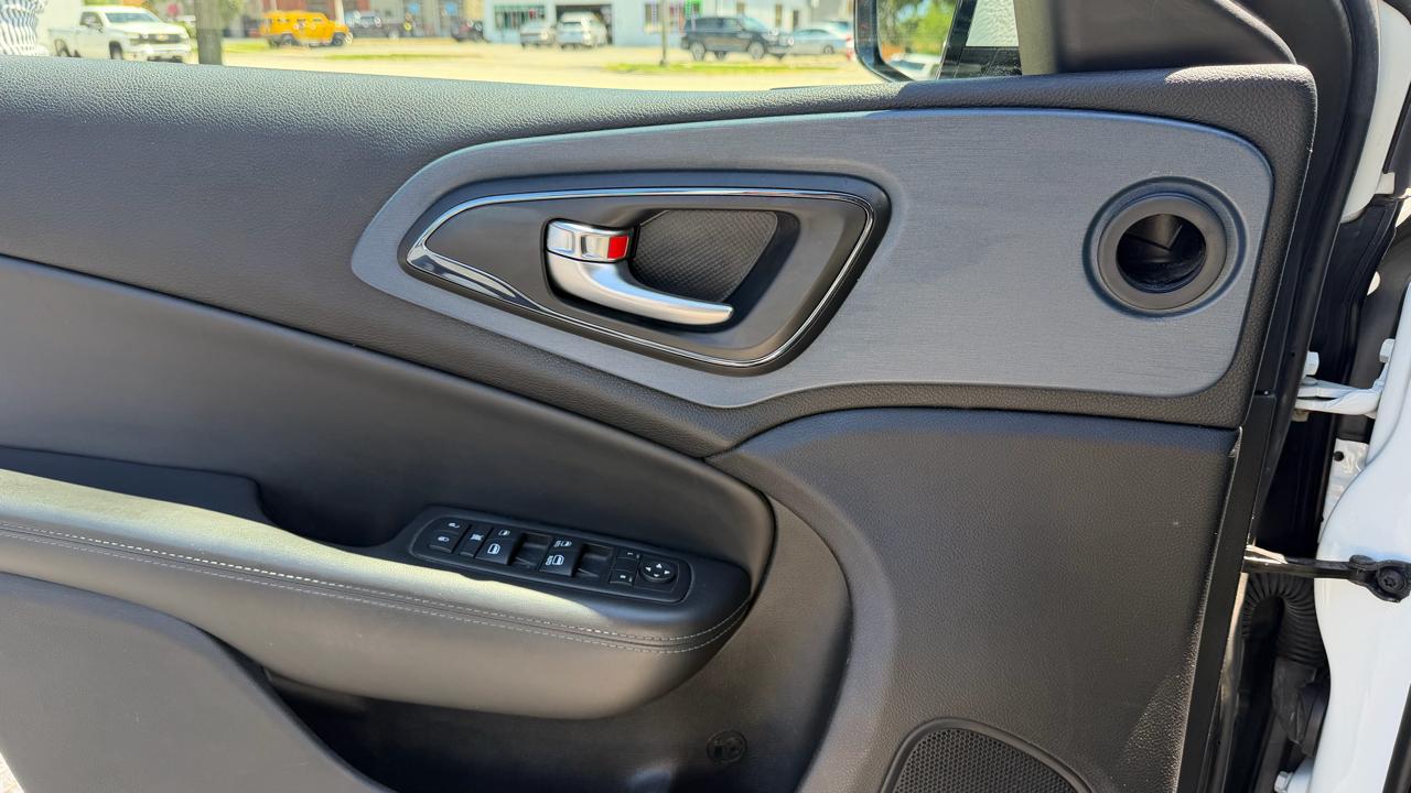 Chrysler 200 4dr Sdn S FWD 2015