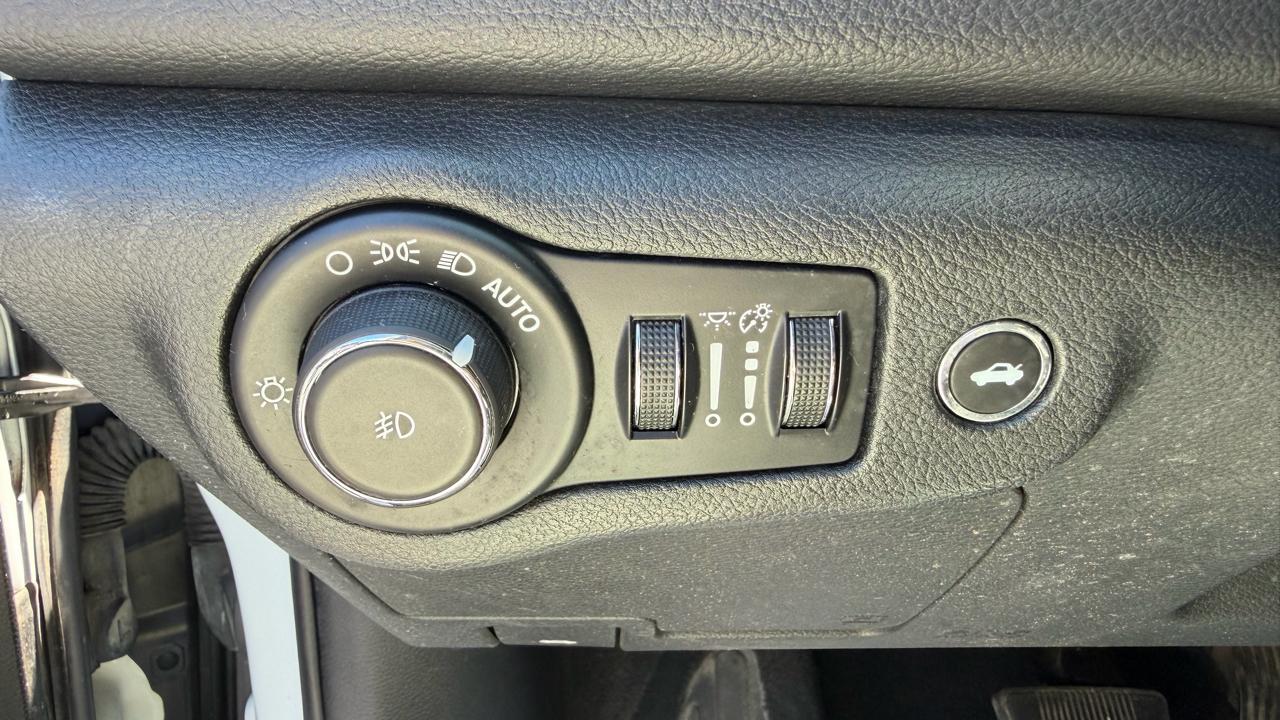 Chrysler 200 4dr Sdn S FWD 2015