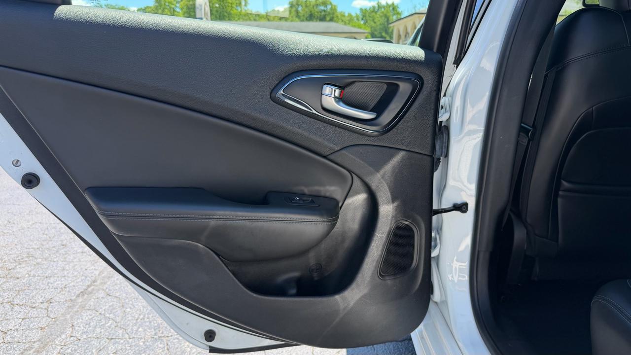 Chrysler 200 4dr Sdn S FWD 2015