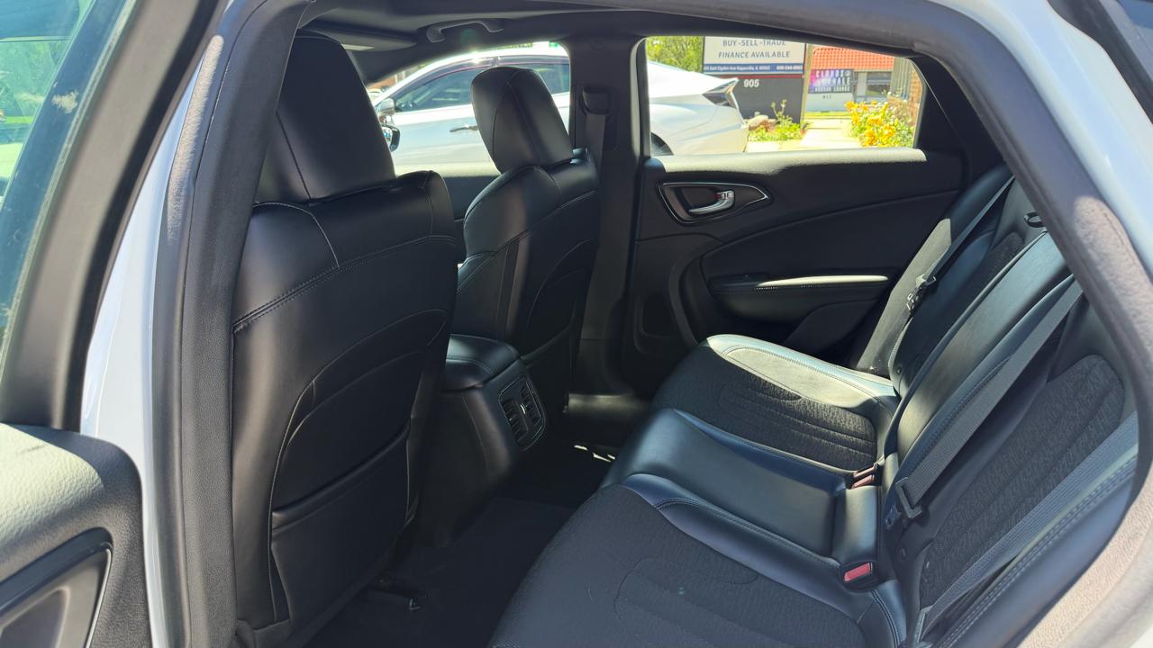 Chrysler 200 4dr Sdn S FWD 2015