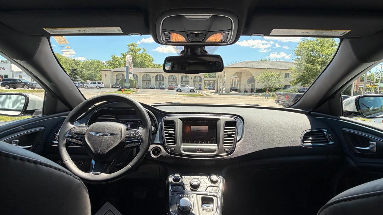 Chrysler 200 4dr Sdn S FWD 2015