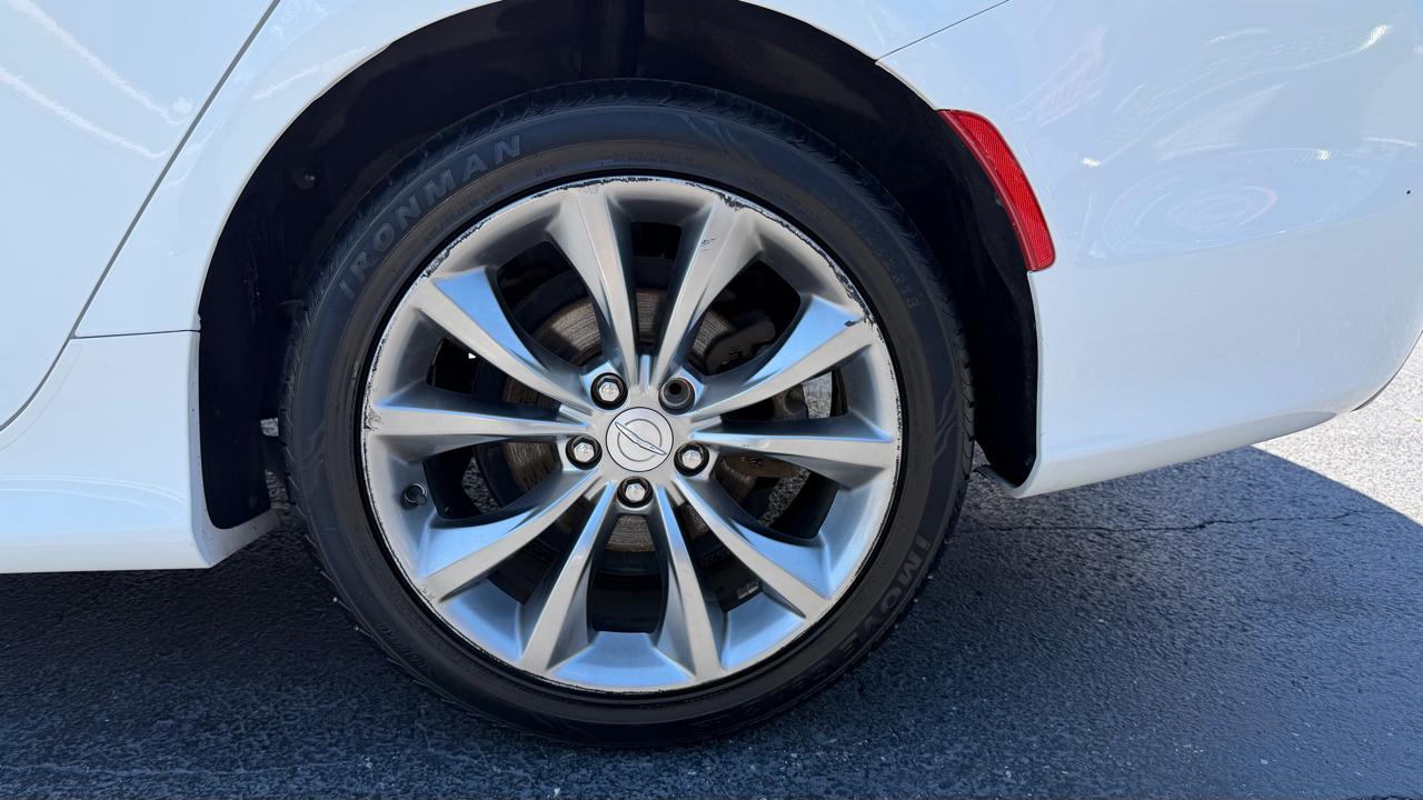 Chrysler 200 4dr Sdn S FWD 2015