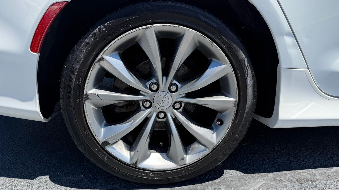 Chrysler 200 4dr Sdn S FWD 2015