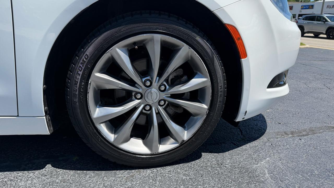 Chrysler 200 4dr Sdn S FWD 2015