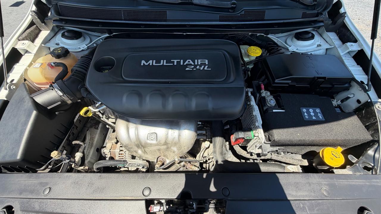 Chrysler 200 4dr Sdn S FWD 2015