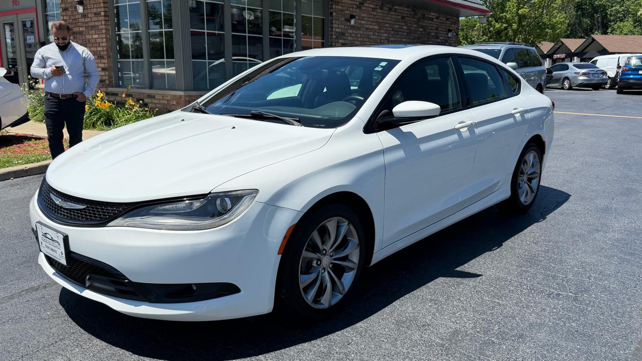 Chrysler 200 4dr Sdn S FWD 2015