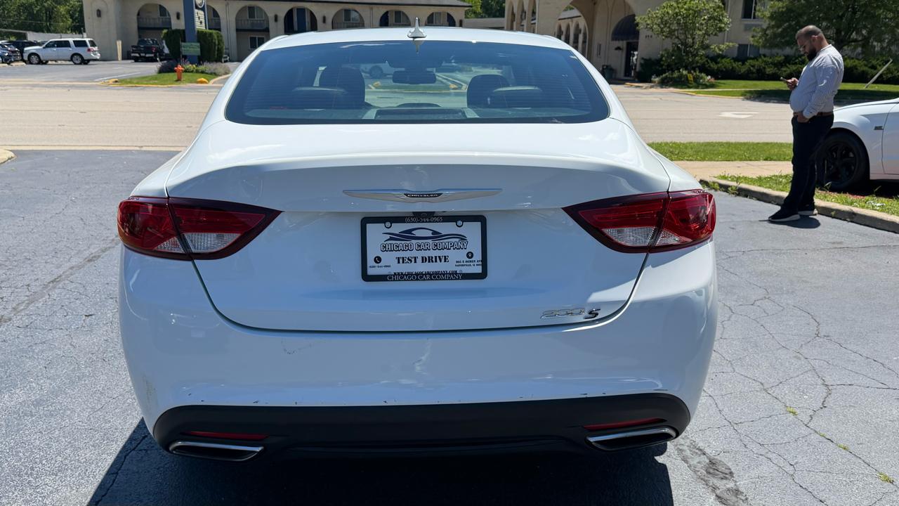 Chrysler 200 4dr Sdn S FWD 2015