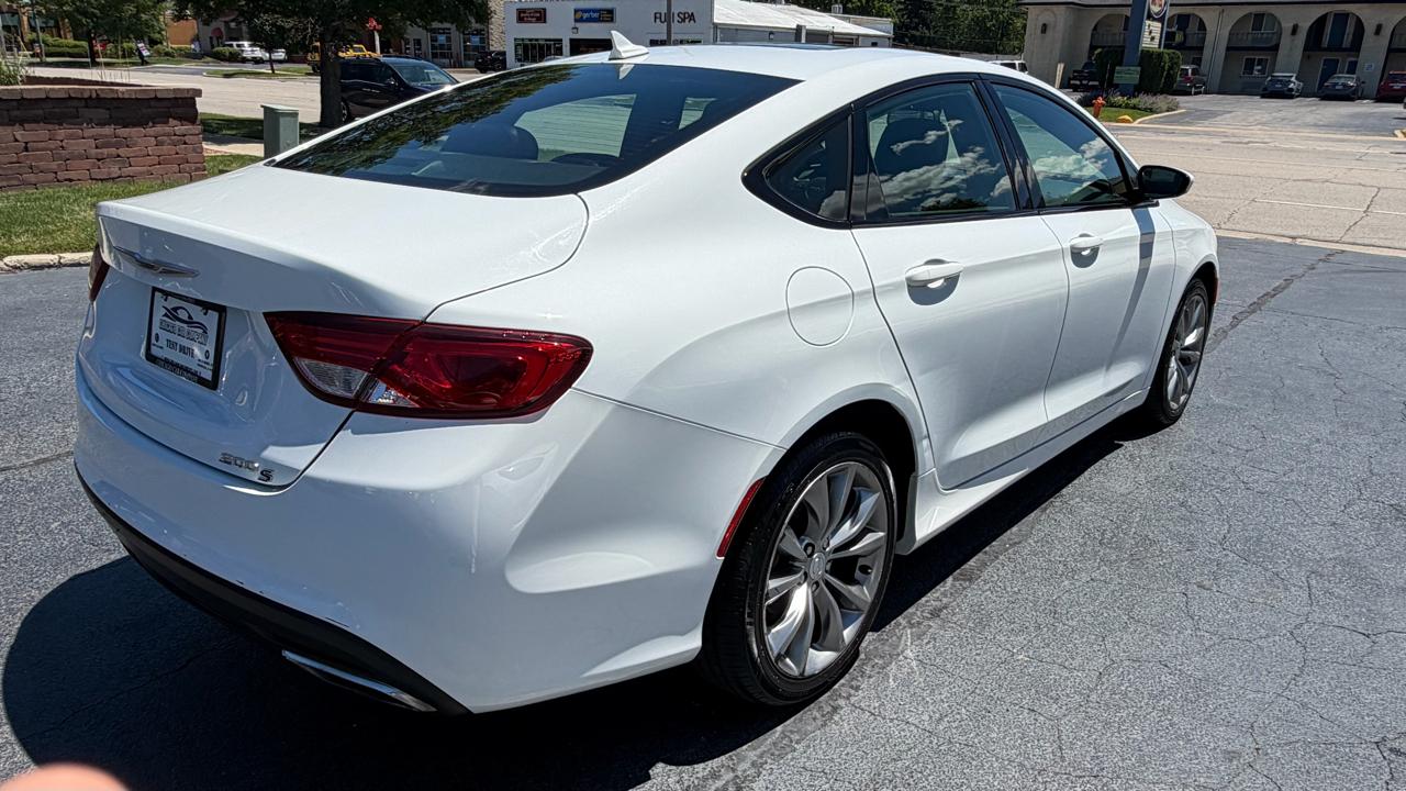 Chrysler 200 4dr Sdn S FWD 2015