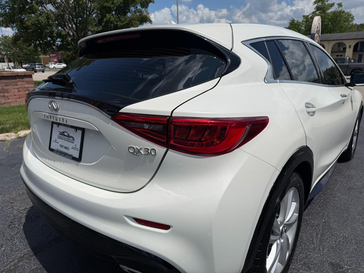 Infiniti QX30 Luxury FWD 2018