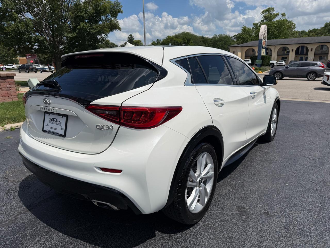 Infiniti QX30 Luxury FWD 2018