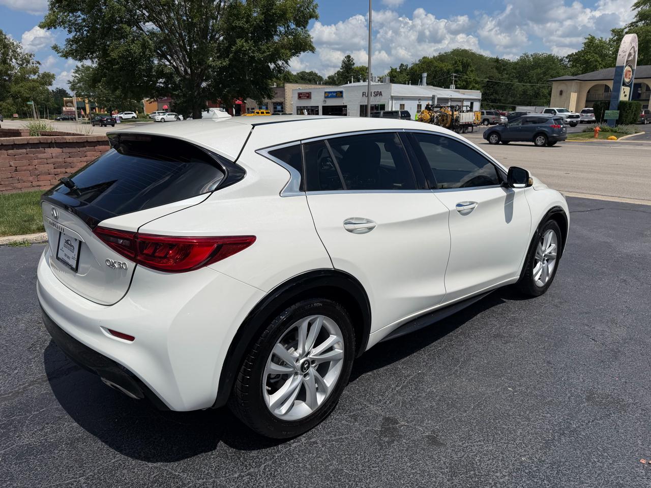 Infiniti QX30 Luxury FWD 2018