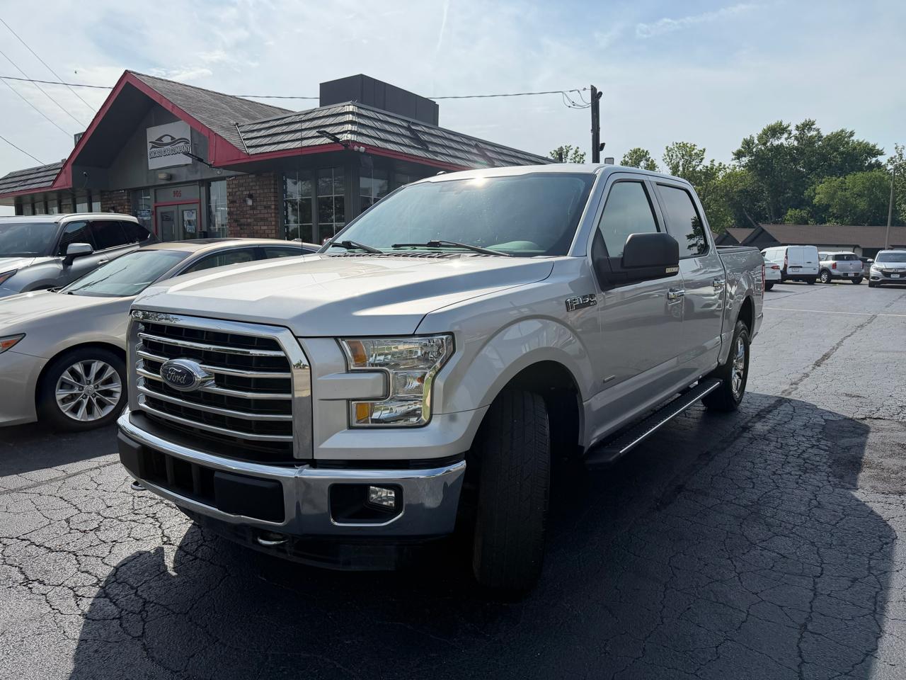 Ford F-150 4WD SuperCrew 145" Lariat 2016