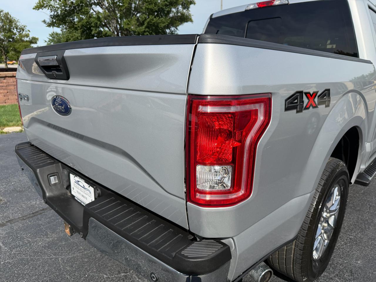 Ford F-150 4WD SuperCrew 145" Lariat 2016