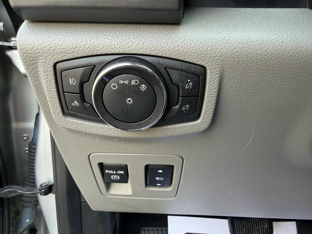 Ford F-150 4WD SuperCrew 145" Lariat 2016
