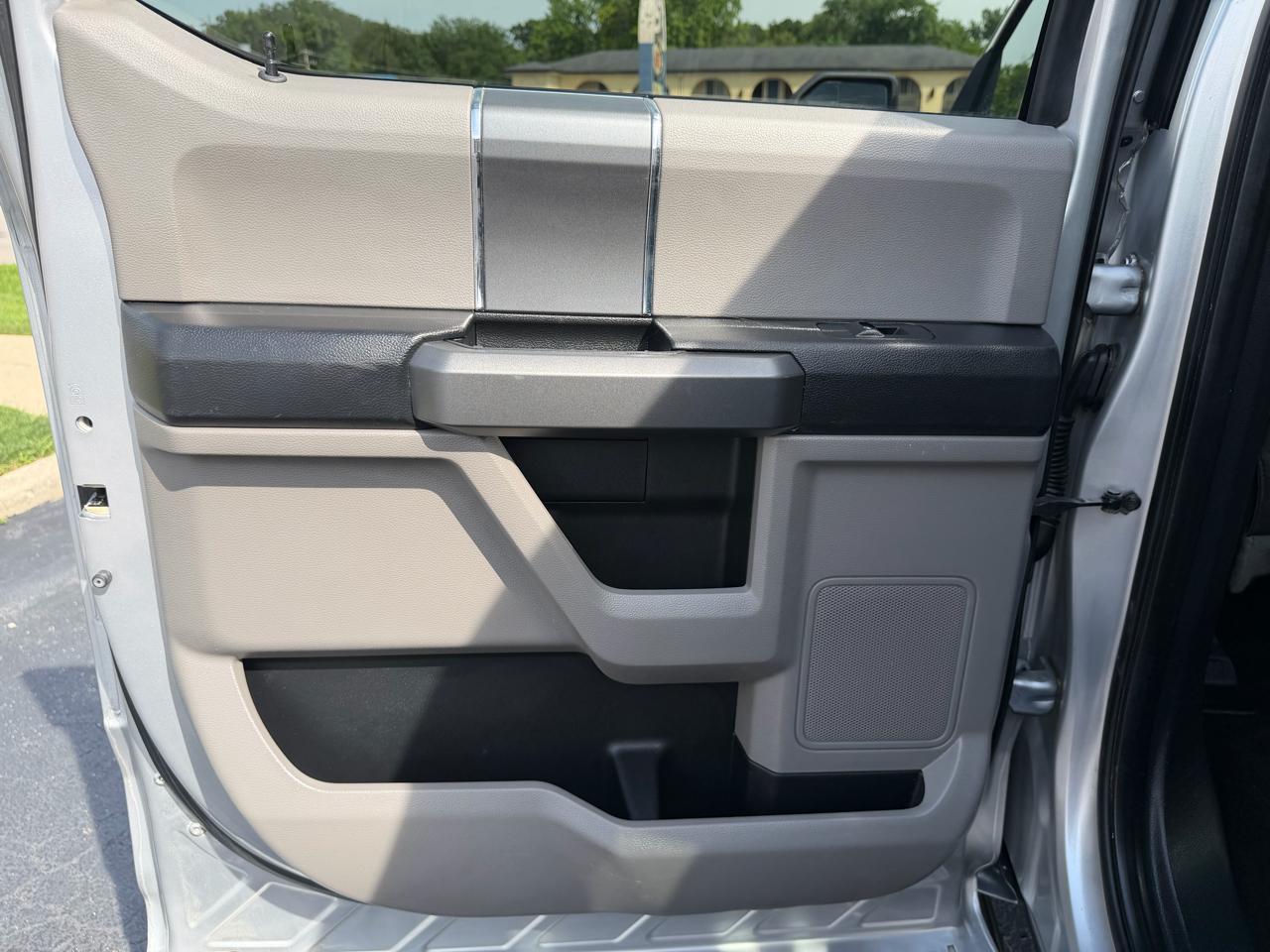 Ford F-150 4WD SuperCrew 145" Lariat 2016