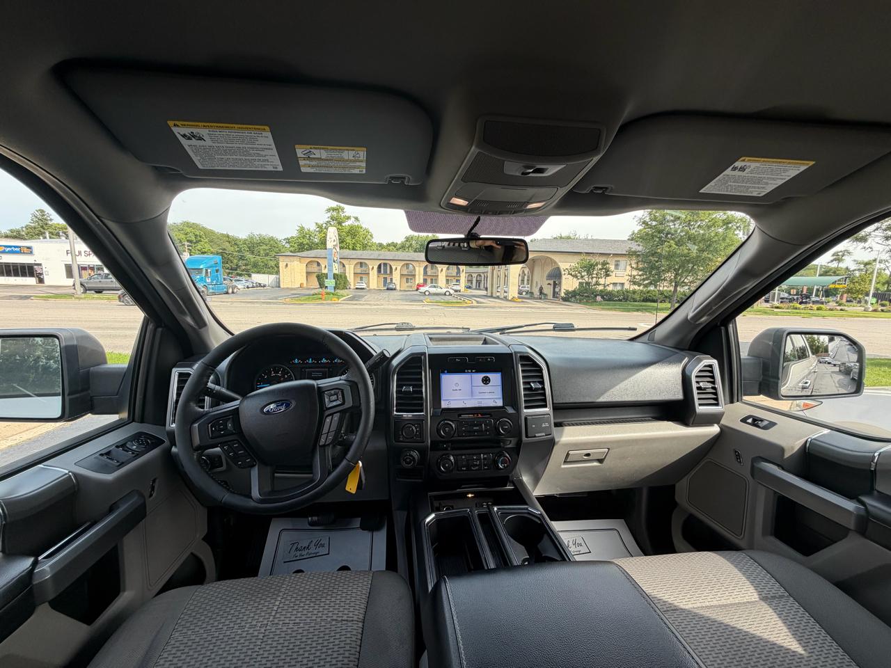 Ford F-150 4WD SuperCrew 145" Lariat 2016