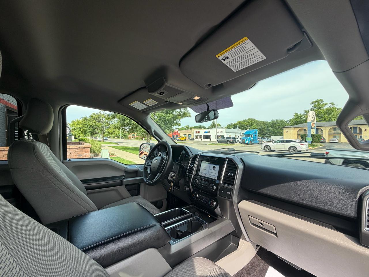 Ford F-150 4WD SuperCrew 145" Lariat 2016