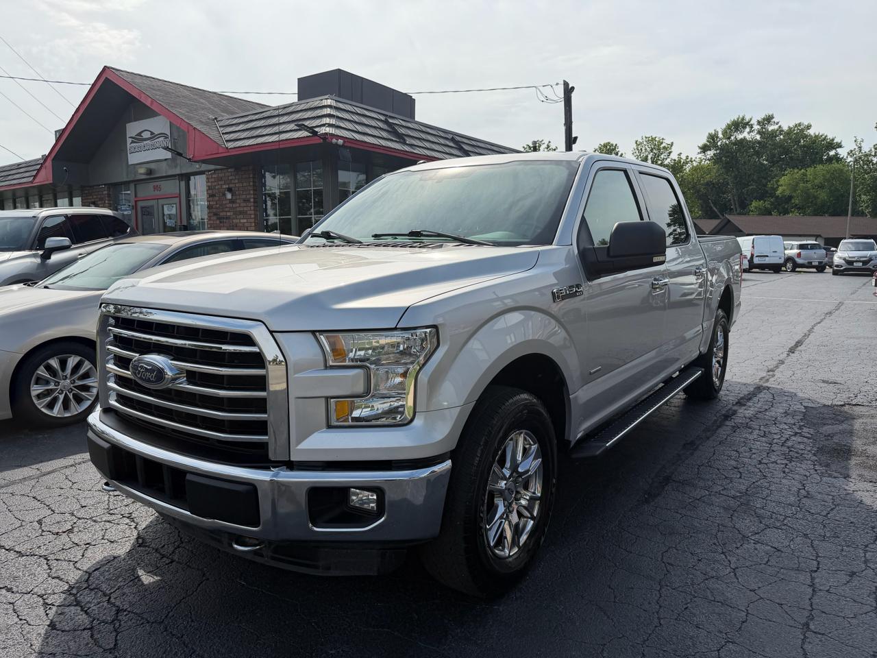 Ford F-150 4WD SuperCrew 145" Lariat 2016