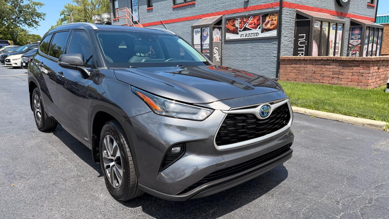 Toyota Highlander Hybrid XLE AWD (Natl) 2022