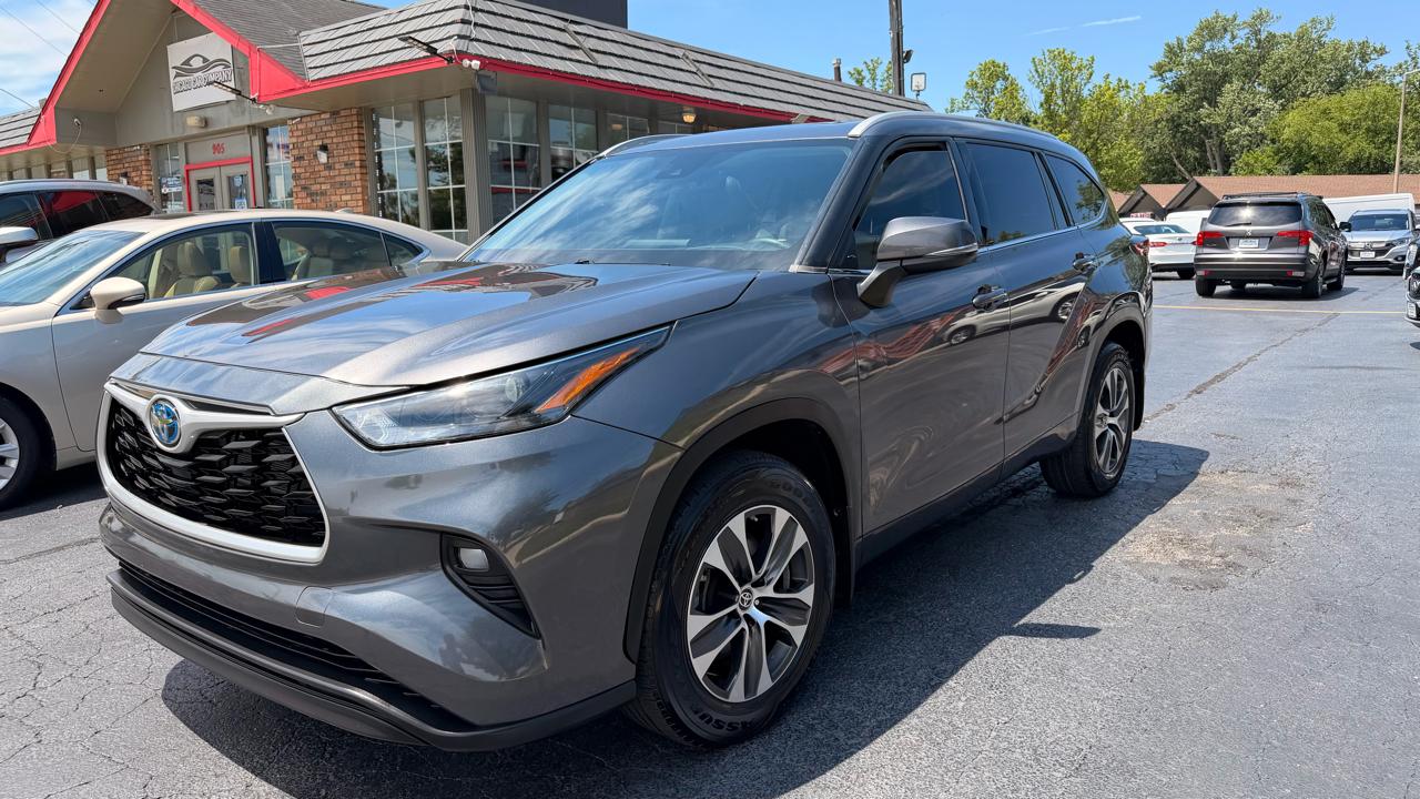 Toyota Highlander Hybrid XLE AWD (Natl) 2022