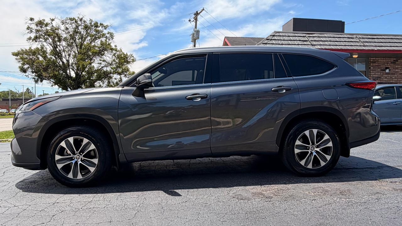 Toyota Highlander Hybrid XLE AWD (Natl) 2022