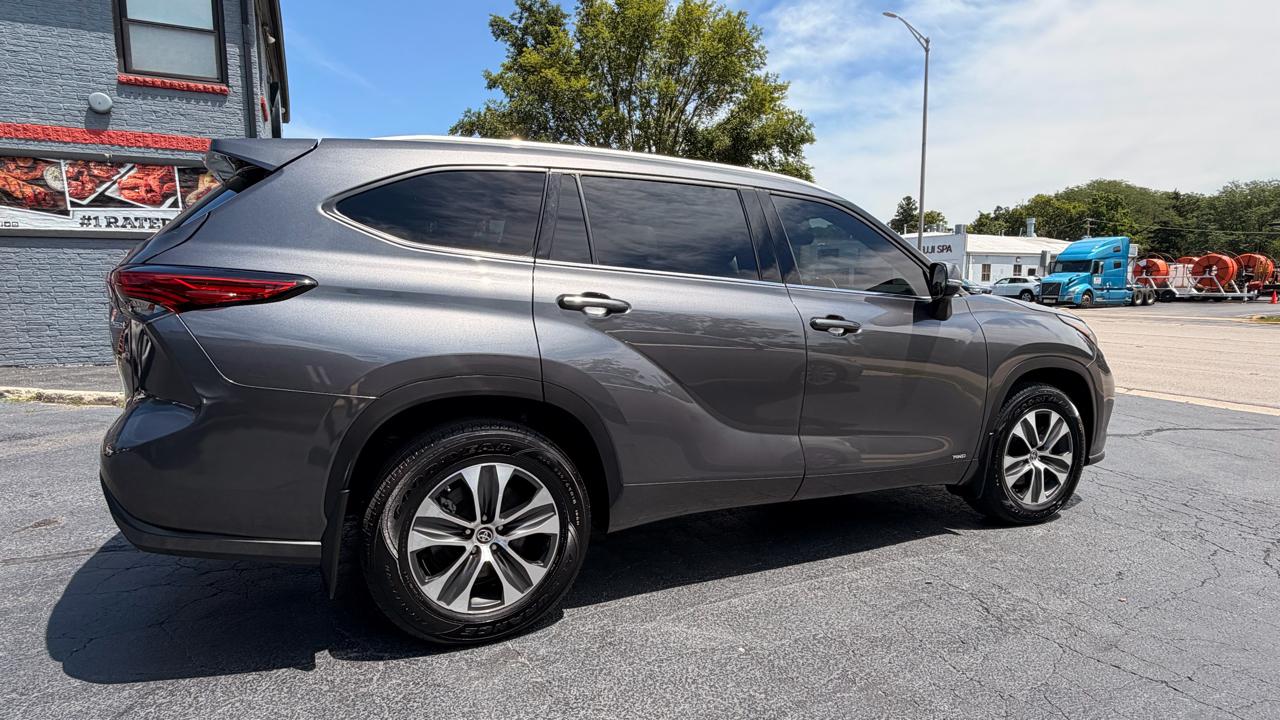 Toyota Highlander Hybrid XLE AWD (Natl) 2022