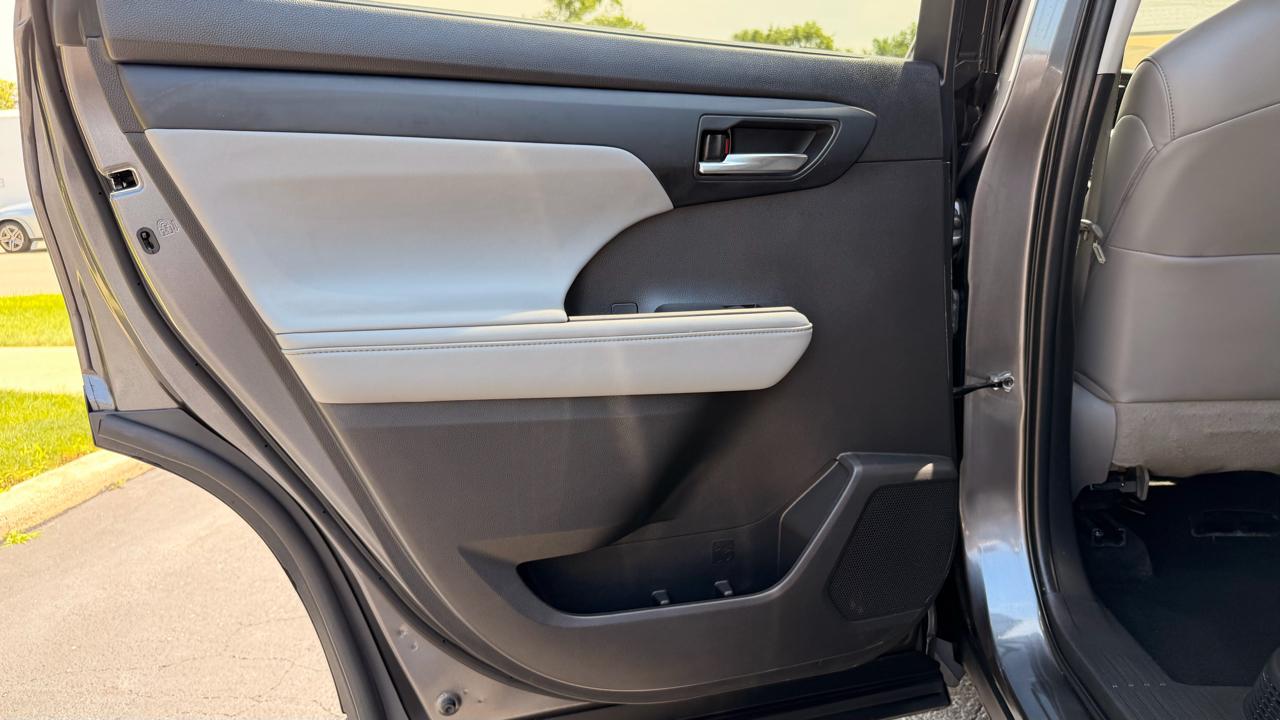 Toyota Highlander Hybrid XLE AWD (Natl) 2022
