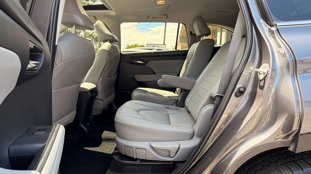 Toyota Highlander Hybrid XLE AWD (Natl) 2022