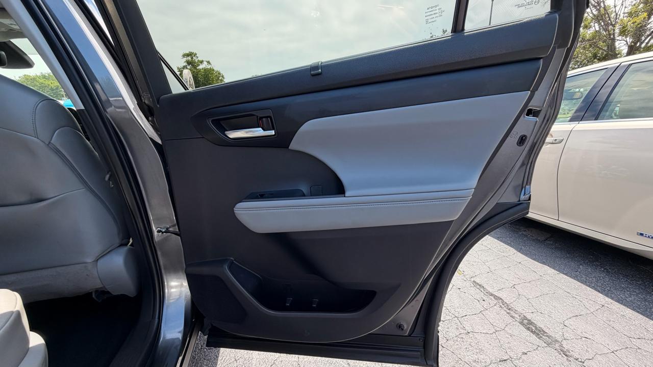 Toyota Highlander Hybrid XLE AWD (Natl) 2022